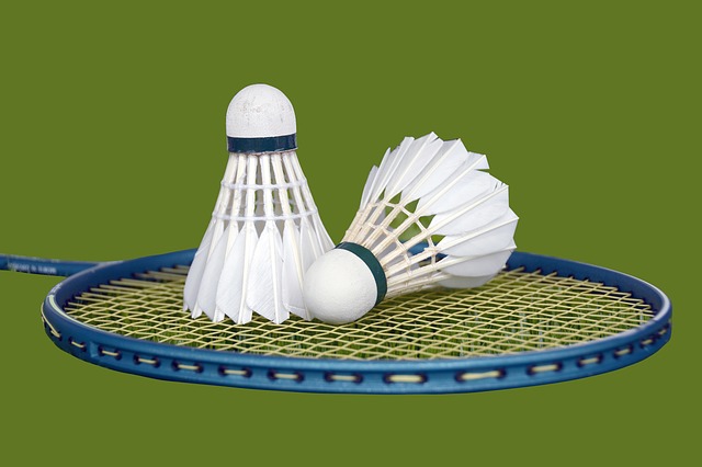 Esercitazione di legatura di racchette da tennis