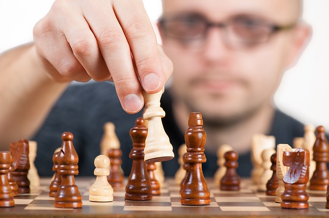 Pensare durante una partita: elaborazione seriale e parallela del cervello