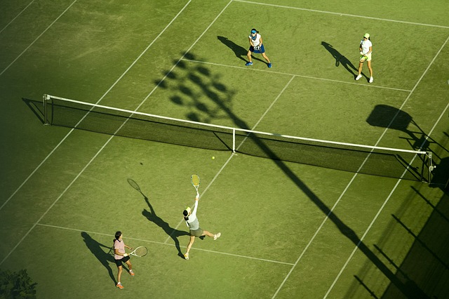 Celebrazione per il ritorno a casa come nessun altro – Una celebrazione della squadra di tennis delle scuole superiori