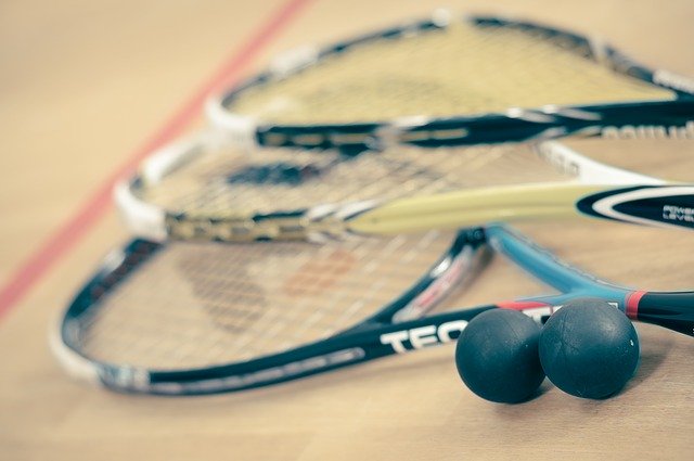 Concetto di memoria materiale della palla da squash per il volo alare – Innovazioni nello sport
